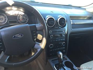 2008 Ford Taurus X SEL   - Photo 2 - Davenport, IA 52802