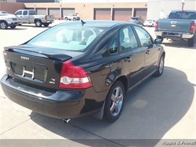 2005 Volvo S40 T5   - Photo 6 - Davenport, IA 52802