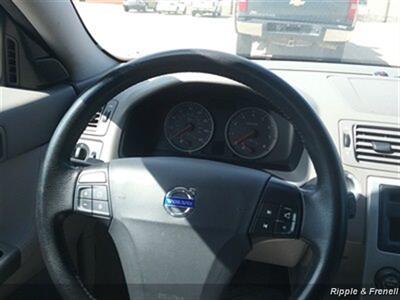 2005 Volvo S40 T5   - Photo 12 - Davenport, IA 52802