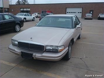 1995 Buick Park Avenue   - Photo 1 - Davenport, IA 52802