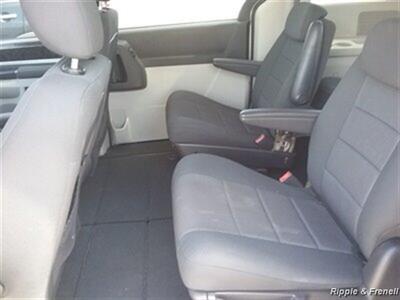 2009 Dodge Grand Caravan SXT   - Photo 10 - Davenport, IA 52802