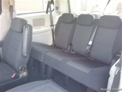 2009 Dodge Grand Caravan SXT   - Photo 9 - Davenport, IA 52802