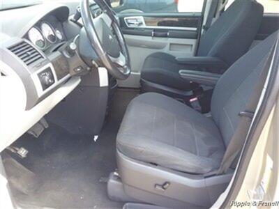 2009 Dodge Grand Caravan SXT   - Photo 8 - Davenport, IA 52802