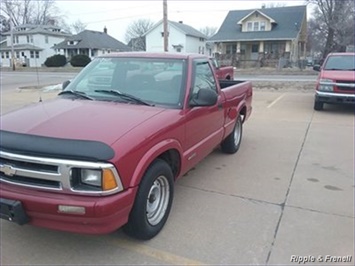 1997 Chevrolet S-10   - Photo 3 - Davenport, IA 52802