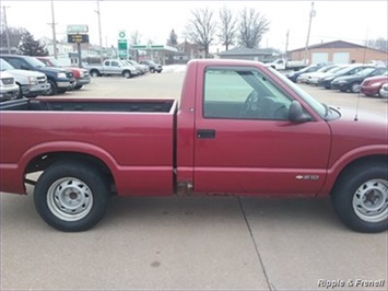 1997 Chevrolet S-10   - Photo 9 - Davenport, IA 52802