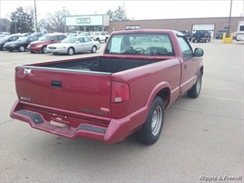 1997 Chevrolet S-10   - Photo 6 - Davenport, IA 52802