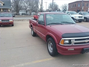 1997 Chevrolet S-10   - Photo 4 - Davenport, IA 52802