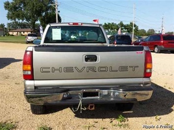 2001 Chevrolet Silverado 1500 LS   - Photo 4 - Davenport, IA 52802