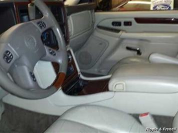 2003 Cadillac Escalade   - Photo 2 - Davenport, IA 52802