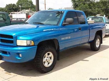 2001 Dodge Ram 1500 ST 4dr Quad Cab ST   - Photo 2 - Davenport, IA 52802