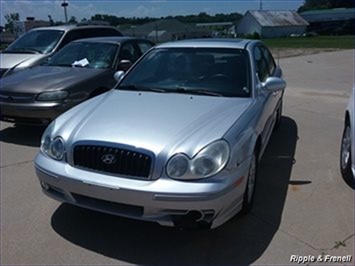 2005 Hyundai Sonata LX   - Photo 1 - Davenport, IA 52802