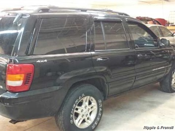 2001 Jeep Grand Cherokee Limited   - Photo 2 - Davenport, IA 52802