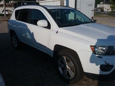 2014 Jeep Compass Latitude   - Photo 4 - De Witt, IA 52742