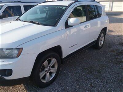 2014 Jeep Compass Latitude   - Photo 3 - De Witt, IA 52742