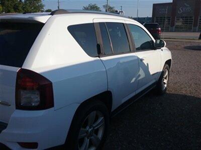2014 Jeep Compass Latitude   - Photo 6 - De Witt, IA 52742