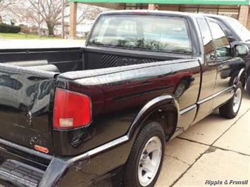 1997 Chevrolet S-10 LS   - Photo 3 - Davenport, IA 52802