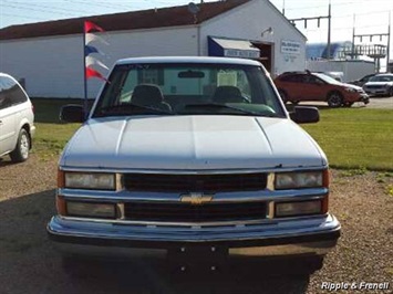 1996 Chevrolet C1500 Cheyenne   - Photo 1 - Davenport, IA 52802