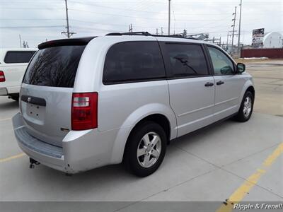 2008 Dodge Grand Caravan SE   - Photo 9 - Davenport, IA 52802