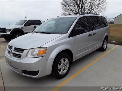 2008 Dodge Grand Caravan SE   - Photo 3 - Davenport, IA 52802