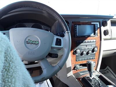 2008 Jeep Commander Limited   - Photo 5 - Davenport, IA 52802
