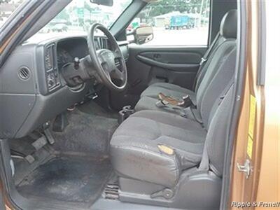 2004 Chevrolet Silverado 2500   - Photo 8 - Davenport, IA 52802