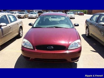 2005 Ford Taurus   - Photo 1 - Davenport, IA 52802