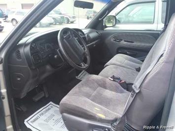 1999 Dodge Ram 1500 ST   - Photo 3 - Davenport, IA 52802