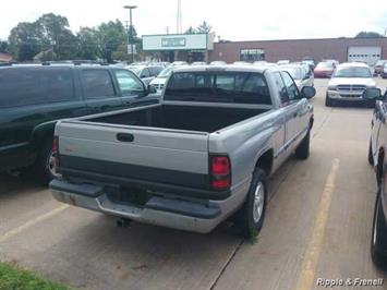 1999 Dodge Ram 1500 ST   - Photo 2 - Davenport, IA 52802