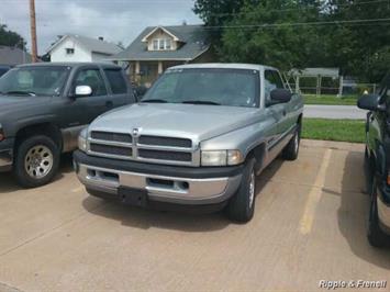 1999 Dodge Ram 1500 ST   - Photo 1 - Davenport, IA 52802