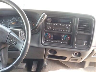 2005 GMC Sierra 2500 SLE - Photo 13 - De Witt, IA 52742