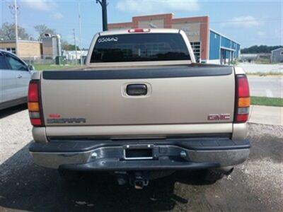 2005 GMC Sierra 2500 SLE - Photo 5 - De Witt, IA 52742