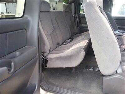 2005 GMC Sierra 2500 SLE - Photo 11 - De Witt, IA 52742