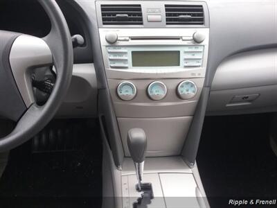 2009 Toyota Camry LE   - Photo 12 - Davenport, IA 52802