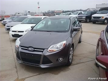 2012 Ford Focus SE   - Photo 1 - Davenport, IA 52802