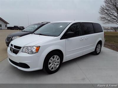 2016 Dodge Grand Caravan SE   - Photo 3 - Davenport, IA 52802