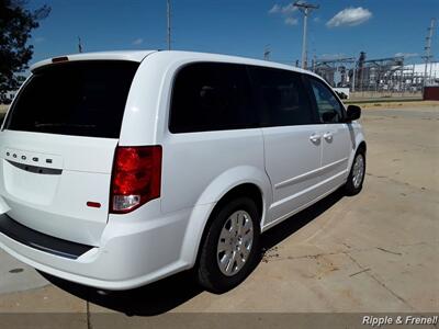 2016 Dodge Grand Caravan SE   - Photo 9 - Davenport, IA 52802