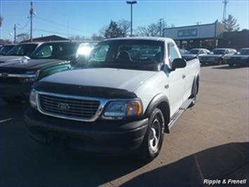 2002 Ford F-150 XL   - Photo 1 - Davenport, IA 52802