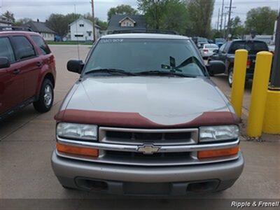 2002 Chevrolet Blazer LT   - Photo 1 - Davenport, IA 52802