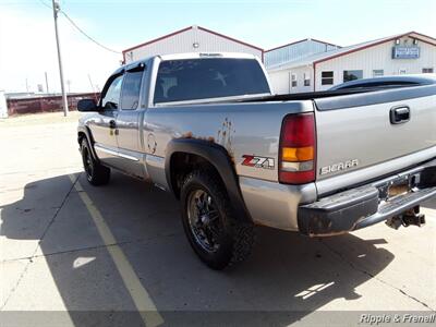 2003 GMC Sierra 1500 SLE 4dr Extended Cab SLE   - Photo 7 - Davenport, IA 52802