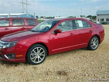 2010 Ford Fusion SE   - Photo 2 - Davenport, IA 52802