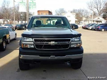 2007 Chevrolet Silverado 2500 LS LS 2dr Regular Cab   - Photo 2 - Davenport, IA 52802