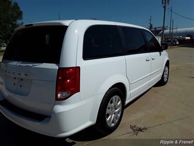 2016 Dodge Grand Caravan SE   - Photo 10 - Davenport, IA 52802