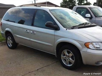 2003 Dodge Grand Caravan ES   - Photo 3 - Davenport, IA 52802