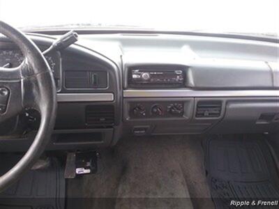 1993 Ford F-350 XL   - Photo 12 - Davenport, IA 52802