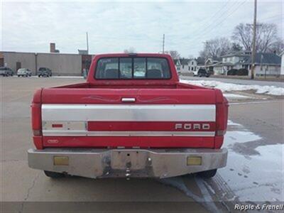 1993 Ford F-350 XL   - Photo 5 - Davenport, IA 52802