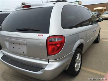 2006 Dodge Grand Caravan SXT   - Photo 5 - Davenport, IA 52802