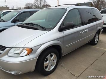 2006 Dodge Grand Caravan SXT   - Photo 4 - Davenport, IA 52802