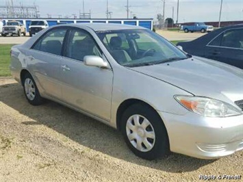 2003 Toyota Camry LE   - Photo 2 - Davenport, IA 52802