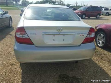 2003 Toyota Camry LE   - Photo 4 - Davenport, IA 52802