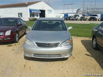 2003 Toyota Camry LE   - Photo 1 - Davenport, IA 52802